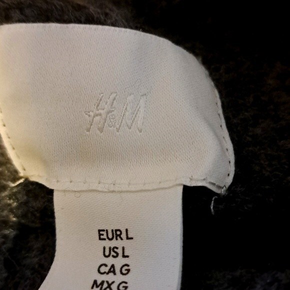 LARGE HM Oversized Sweater. - Picture 6 of 10